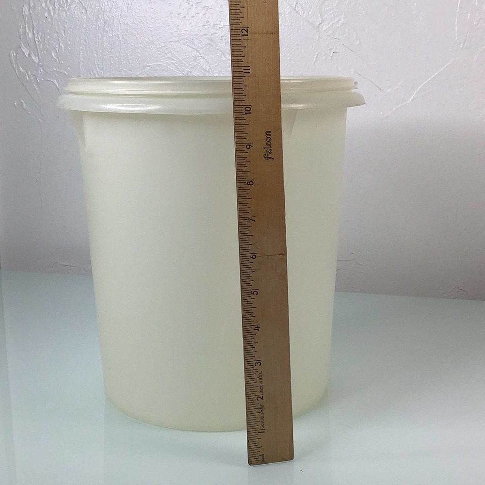 Vintage Tupperware X-Large Carry all Round food container with matching lid - Picture 3 of 9